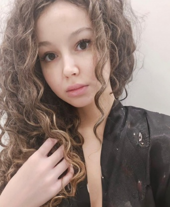 Молодая, сексуальная и раскрепощенная красотка приглашает в гости состоятельного мужчину для ярких встреч и незабываемого отдыха. Гарантирую конфиденциальность и полное погружение в мир страсти и удовольствия! 3709, 23 года